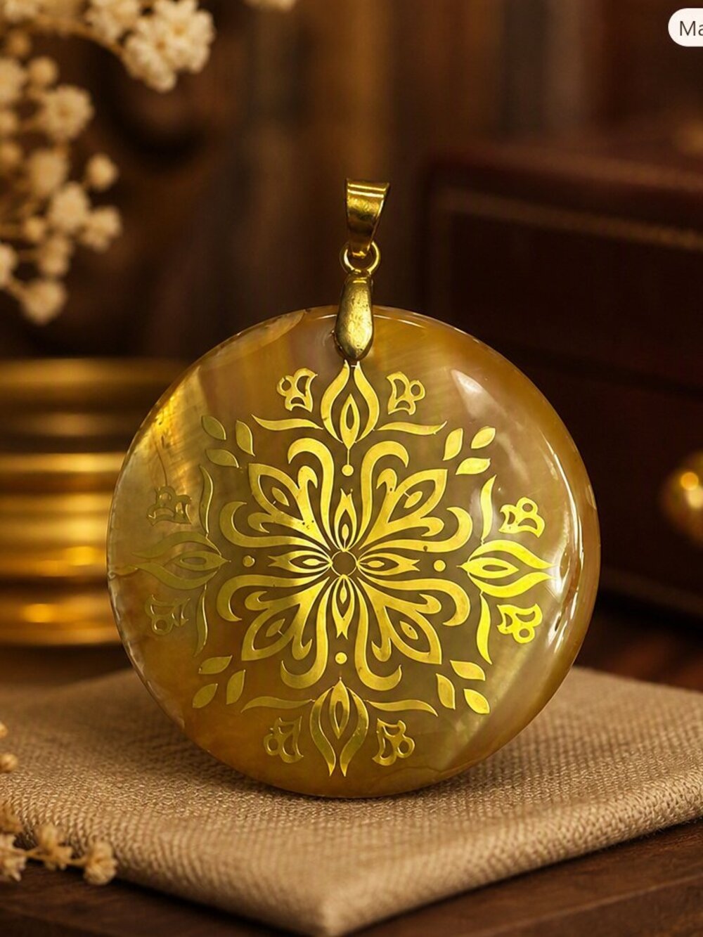 Shell Round Cut Pendant